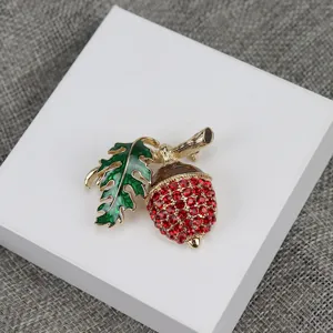 Spilla per abbigliamento moda donna ghianda strass rosso foglia verde smalto vintage.
