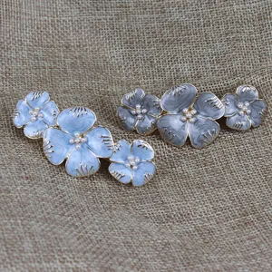 Elegantes pinces à cheveux en émail perle fleur, épingle à cheveux florale vintage en métal pour femmes.
