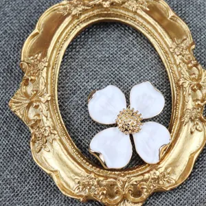 Vintage metal four leaf clover flower brooch delicate white enamel gold stamen jewelry detail