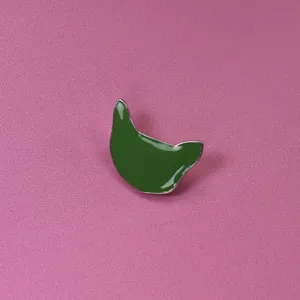Broche chat en émail vert épingle en métal style designer minimaliste accessoire de mode