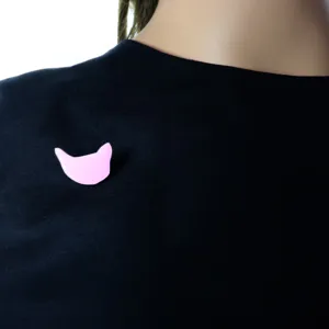 Broche chat en émail rose minimaliste, joli badge de revers animal en métal pour femmes.