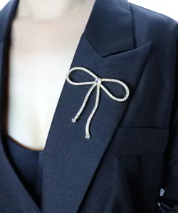 Vintage Strass große Schleife Brosche für Damen, elegante Kristall Reversnadel Accessoire.