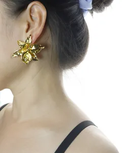 Gold-tone metallic dimensional flower stud earrings elegant fashion jewelry for women