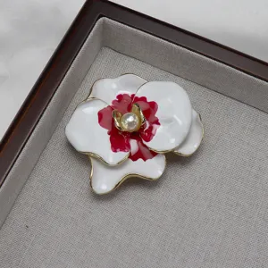 Vintage enamel pearl flower brooch elegant plant design clothing decorative accessory jewelry.
