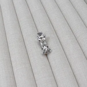 Close-up of elegant crystal bow hair clip featuring sparkling rhinestones and pearl accents.