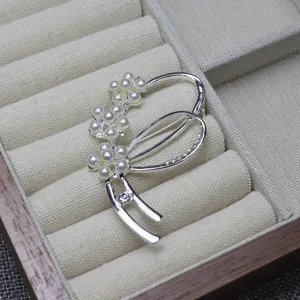 Elegant silver-toned pearl rhinestone brooch pin for women suit sweater dress daily wear new