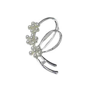 Silver pearl rhinestone brooch pin elegant flower sweater suit clothing accessories.