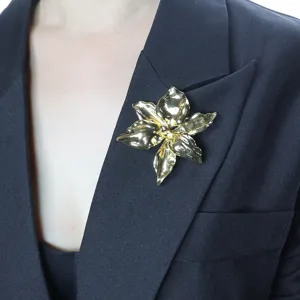 Gold metallic 3D flower brooch for women elegant lapel pin fashion jewelry accessory