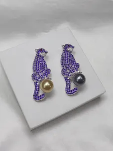 Close-up view of crystal leopard brooch with pearls, showing exquisite jewelry details.