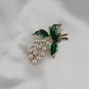 Vintage pearl grape brooch enamel green leaf pin elegant clothing accessory jewelry for women