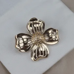 Vintage metal flower brooch, detailed gold finish floral pin for elegant vintage style daily wear.