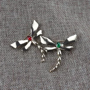 Vintage enamel alloy dragonfly brooch lapel pin clothing accessory set for women fashion style.