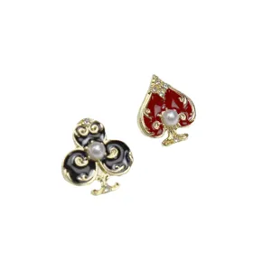 Asymmetric red heart and black club pearl brooch pins, elegant alloy enamel collar badge