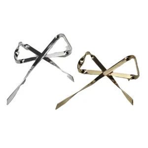 Elegante spilla a fiocco in metallo oro e argento, gioiello nastro chic da donna.