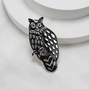 Spilla gufo smalto nero vintage elegante accessorio moda in metallo per abbigliamento