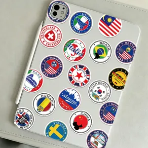 Wereld reis land vlaggen en steden decoratieve stickers set voor laptop koffer DIY.