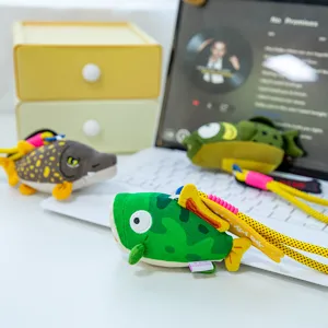 Simpatico portachiavi in peluche pesce persico pendente borsa giocattolo divertente.