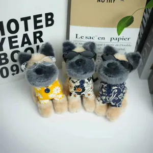 Set di cani in peluche carini con occhiali e camicia floreale, morbida bambola di peluche.