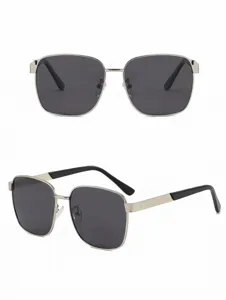 Detalle de gafas de sol polarizadas para hombre metal cuadrado retro frente y perfil.
