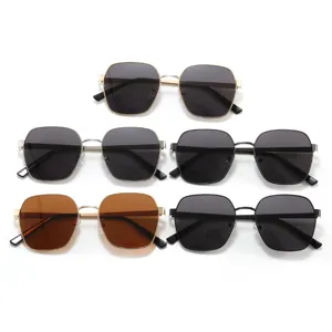 Lunettes de soleil homme monture metal polygonale protection UV400 style tendance vue principale
