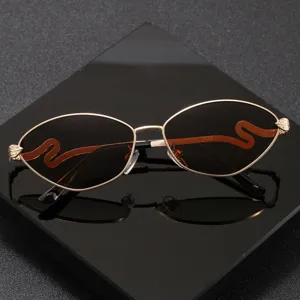 Herren Sonnenbrille polarisiert Metallgestell Schlangen Dekor UV400 Schutz modisch.