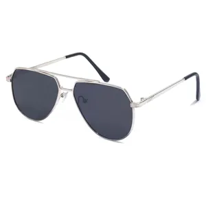 Gafas de sol de piloto de doble puente de metal detalle con lentes oscuras anti UV.