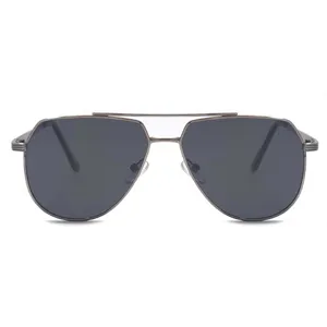 Gafas de sol polarizadas con montura de metal, vista de detalle protección UV infantil.
