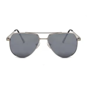Gafas de sol polarizadas para niños de metal con un doble puente y protección UV.
