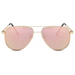 Vista detallada de gafas de sol polarizadas para niños con lentes de espejo rosa.
