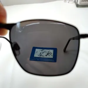 Klassische Business-Sonnenbrille für Herren mit Polarisation und UV-Schutz im Detail.