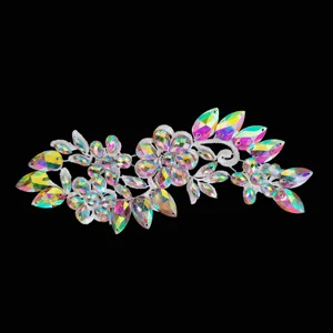 Brillante aplique de flores de encaje con pedrería AB, cristal iridiscente para tocado.