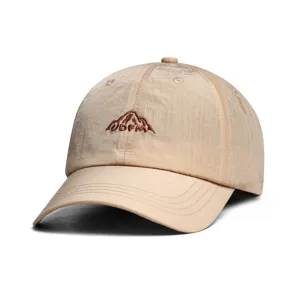 Casquette de baseball légère à séchage rapide et respirante pour le sport et la randonnée.