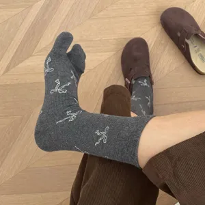 Korean style autumn winter women split toe socks dark grey cute bow knit tabi socks detail