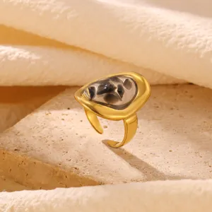 Bague géométrique rétro en acier inoxydable plaqué or 18k avec pierre ambrée irrégulière