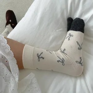 Korean style cute two toe bow mid tube socks, comfortable cotton split toe socks for women.
