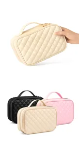 Trousse de toilette matelassée avec poignée pratique, motif losange élégant, pochette.