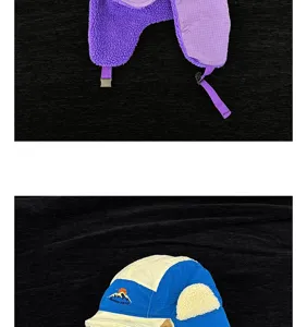 Bonnet trappeur d'hiver en peluche colorblock chaud avec oreillettes et boucle réglable.