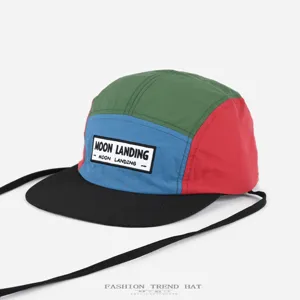 Gorra de ala plana de secado rápido con bloques de color americano con correa de verano.
