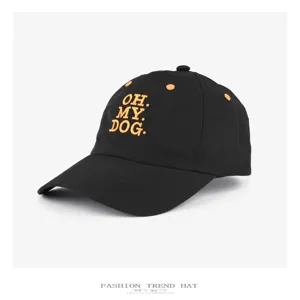Schwarze Baseballkappe mit Buchstabenstickerei, leicht und atmungsaktiv für den Sommer.