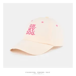 Detailansicht der Freizeit Baseballkappe mit pinker Hunde-Stickerei, leicht und luftig.