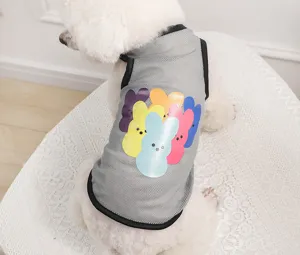 Atmungsaktives Sommer Mesh Hundeweste fuer kleine Welpen mit buntem Hasen Design.