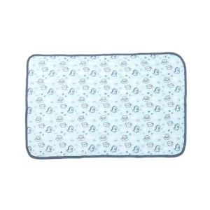 Thick warm pet blanket for dogs and cats, soft fleece sleeping mat for autumn and winter use.