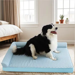 Vue de détail du lit canapé pour animal de compagnie bleu géométrique confortable.