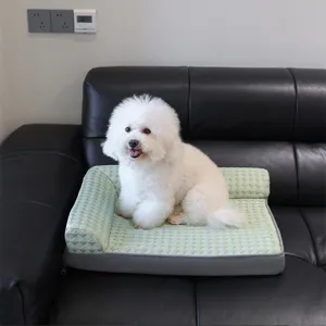 Lit de canapé rafraîchissant pour animaux de compagnie en forme de L avec coussin éponge.