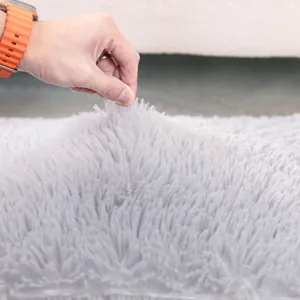 Cozy plush pet mat for dogs and cats, soft fluffy long hair cushion for autumn and winter.