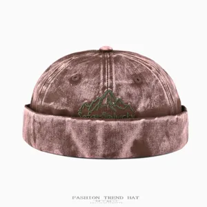 Vintage washed denim docker cap for men and women, stylish street hip-hop short brim hat.