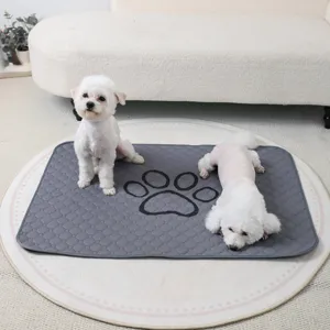 Empapador lavable reutilizable para mascotas con huella, alfombrilla antideslizante para perros.