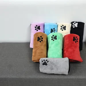 Morbido asciugamano per animali in pile corallo, coperta assorbente ad asciugatura rapida per cani.