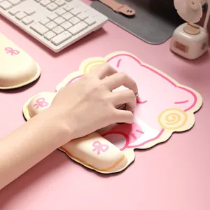 Tappetino per mouse rosa con simpatico orsetto e poggiapolsi ergonomico per la scrivania.