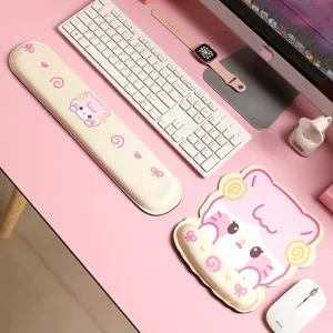Simpatico set di poggiapolsi per tastiera e tappetino mouse ergonomico gatto rosa